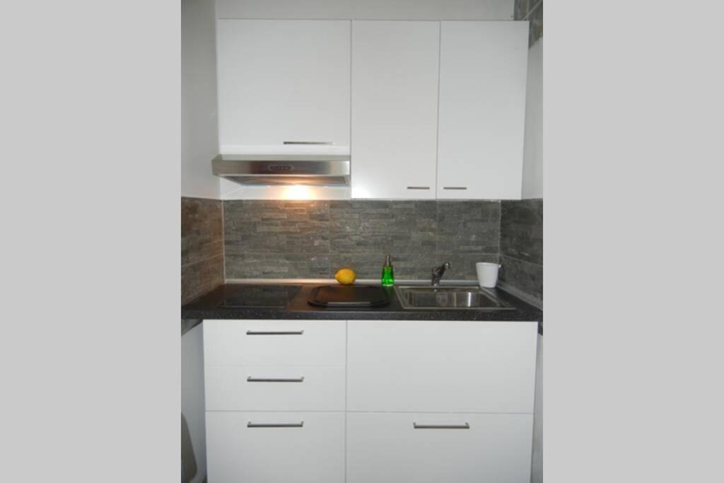 "Little Sicilian Home"-Room With A Private Bathroom & Kitchen -Fridge - And Shared A Beautiful Terrace On Hostel Taormina Center Luaran gambar