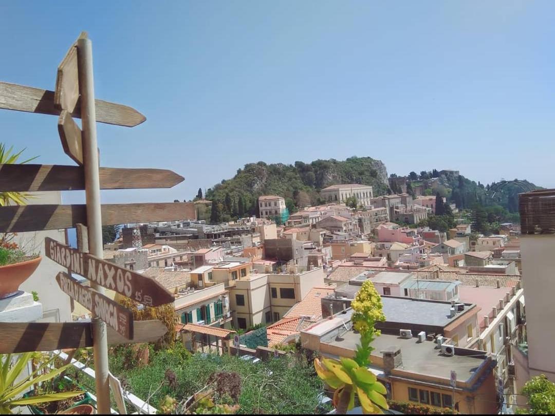 "Little Sicilian Home"-Room With A Private Bathroom & Kitchen -Fridge - And Shared A Beautiful Terrace On Hostel Taormina Center Luaran gambar